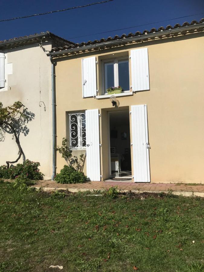 Charmant Studio meublé Montignac-Charente Esterno foto