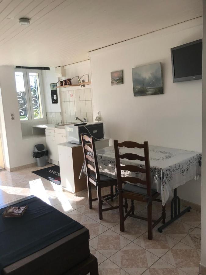 Charmant Studio meublé Montignac-Charente Esterno foto