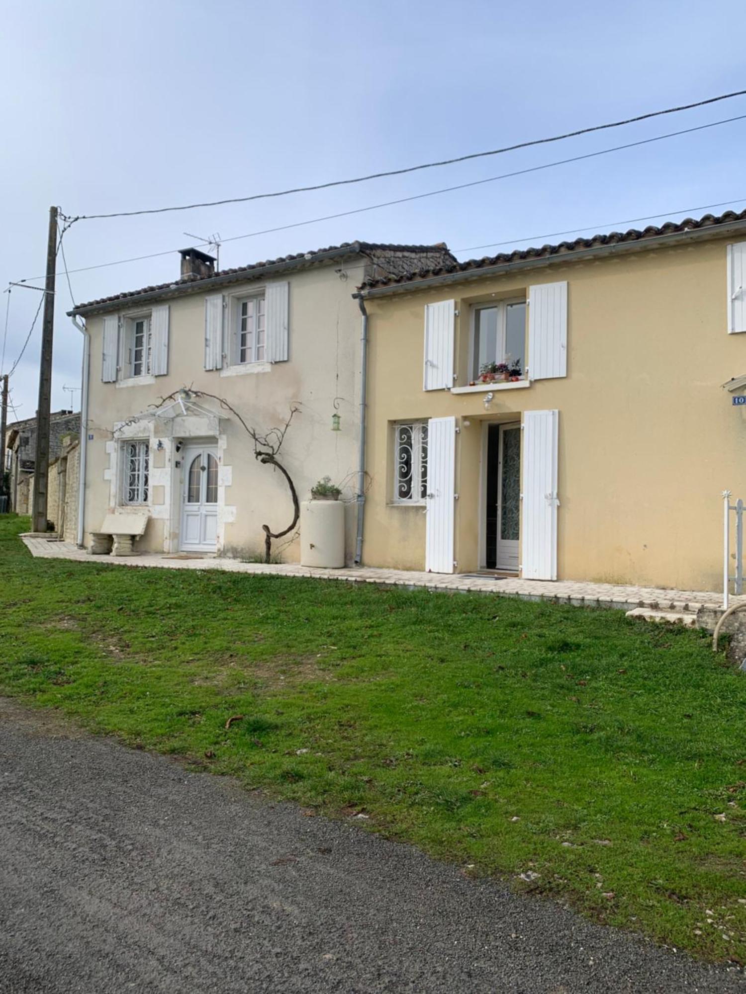 Charmant Studio meublé Montignac-Charente Esterno foto